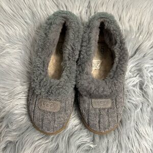 UGG Rylan Gray Cable Knit Sheepskin Slippers Size 6